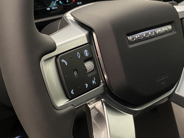 Land Rover Discovery D250 Dynamic SE REZERVACE 3.0 d Dynamic SE