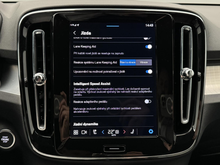 Volvo XC40 B3 DARK PLUS CZ 1.maj