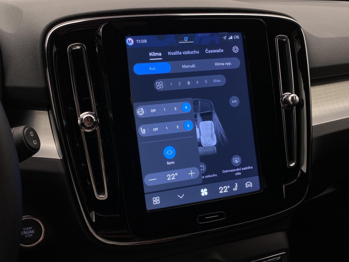 Volvo XC40 B3 DARK PLUS AUT CZ