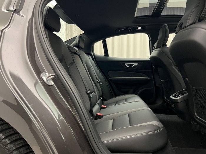 Volvo S60 B5 AWD ULTIMATE DARK AUT 1.maj