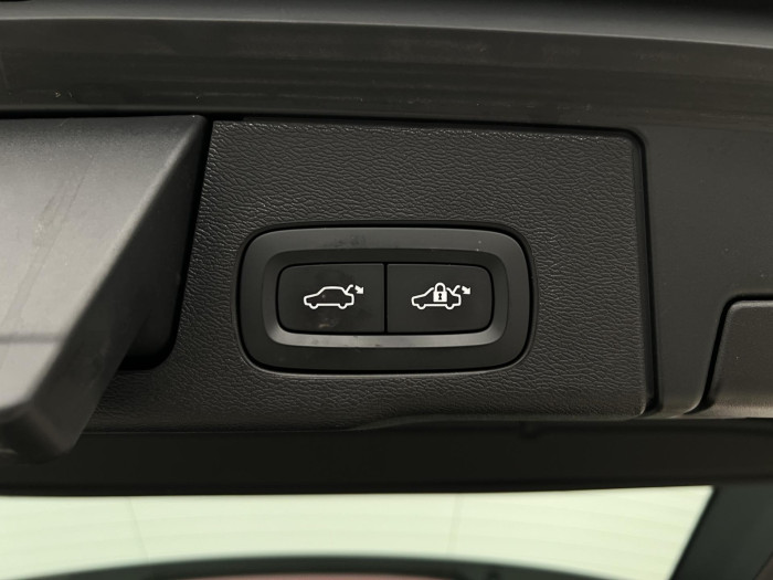 Volvo XC60 B5 AWD R-DESIGN AUT