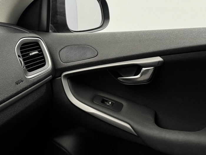 Volvo V40 D2 BLACK EDITION 2.0 d Edition