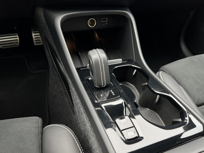 Volvo XC40 D4 AWD R-DESIGN Aut 1.maj. 2.0 d