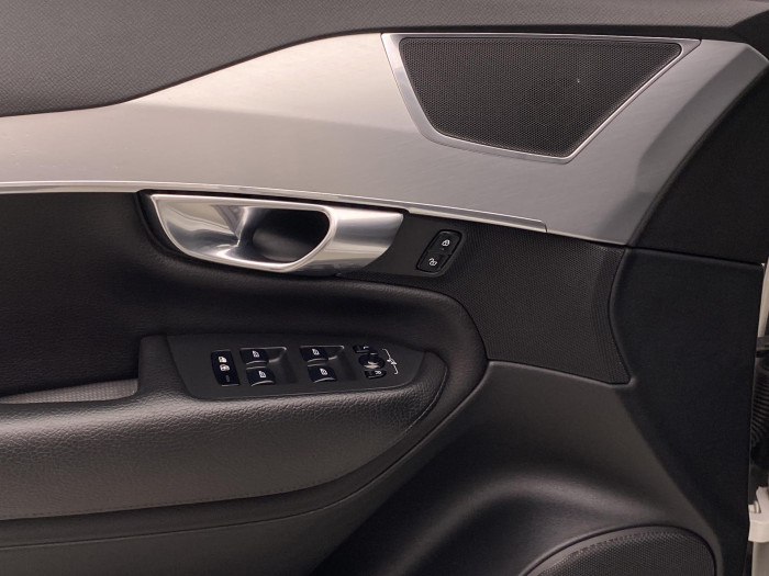 Volvo XC90 D5 AWD MOMENTUM AUT CZ 7míst 2.0 d Momentum