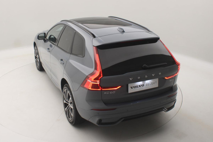 Volvo XC60 B4 AWD PLUS DARK REZERVACE 2.0 Plus