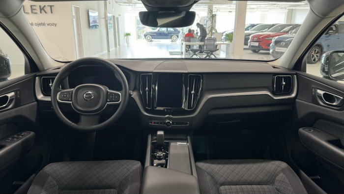 Volvo XC60 B4 MOMENTUM AUT REZERVACE 2.0 Momentum