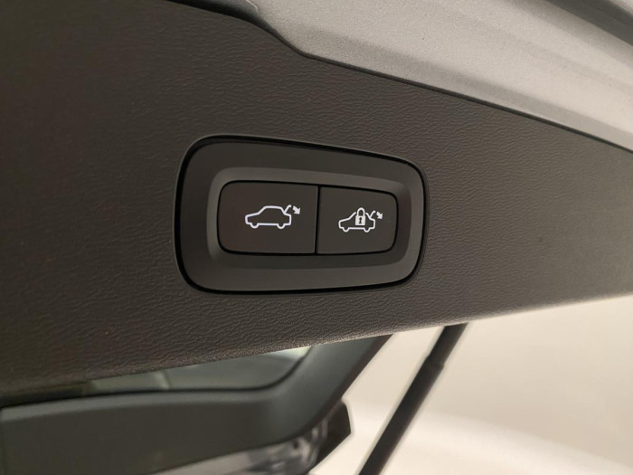 Volvo V60 D3 MOMENTUM NAVIGACE REZERVACE 2.0 d Momentum