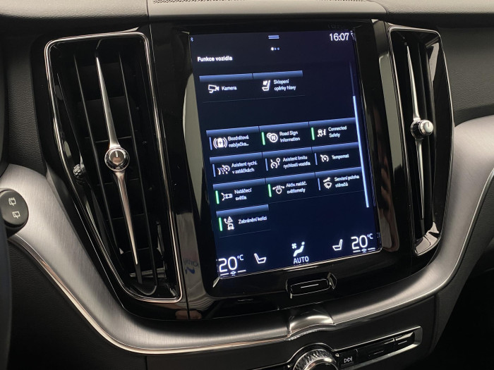 Volvo XC60 B4 MOMENTUM AUT CZ 2.0 Momentum