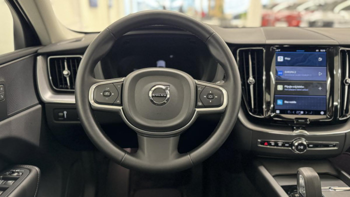 Volvo XC60 B4 AWD MOMENTUM AUT REZERVACE 2.0 Momentum