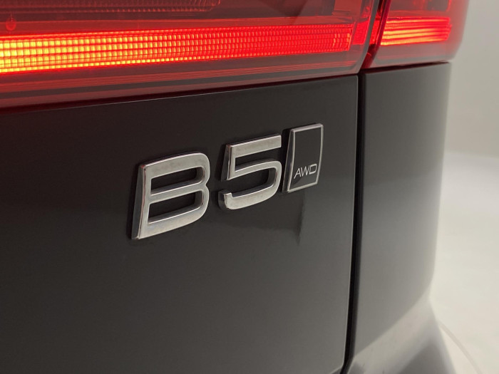 Volvo XC60 B5 AWD R-DESIGN AUT