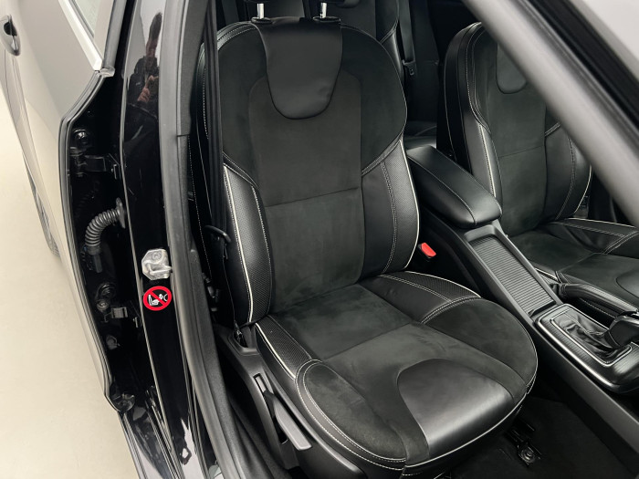 Volvo V40 D3 MOMENTUM AUT CZ 2.0 d Momentum