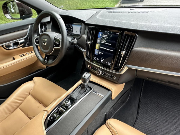 Volvo V90 CROSS COUNTRY D5 AWD REZERVACE 2.0 d