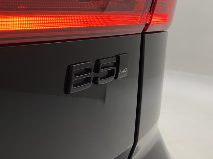 Volvo XC60 B5 AWD BLACK EDITION ULTRA 2.0 Edition