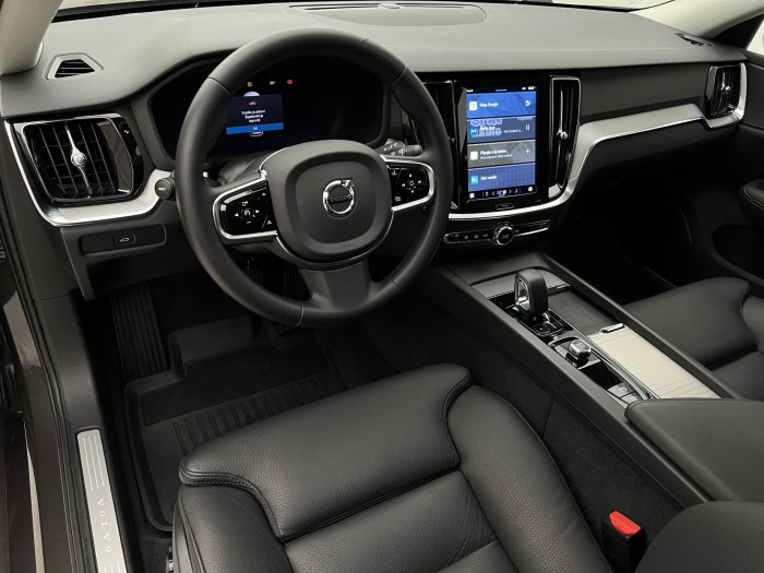 Volvo V60 B4 PLUS DARK AUT 1.maj.