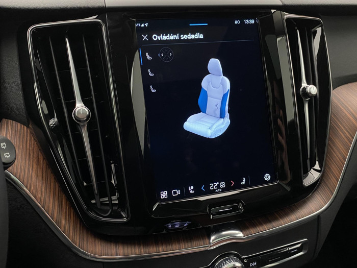 Volvo XC60 T6 AWD PLUS DARK REZERVACE