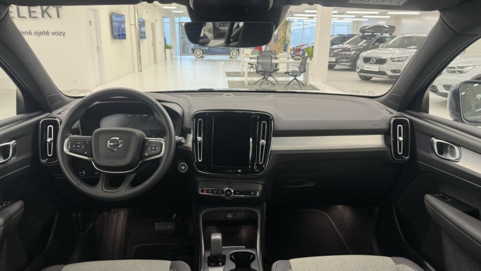 Volvo XC40 B4 MOMENTUM REZERVACE 2.0 Momentum