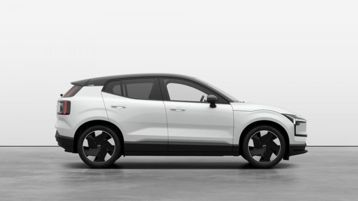 Volvo EX30 PURE ELECTRIC AWD TWIN PLUS Plus