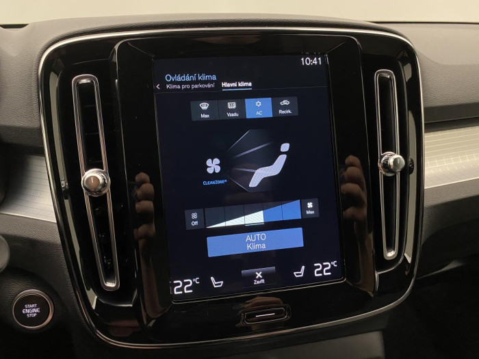 Volvo XC40 B4 MOMENTUM AUT REZERVACE 2.0 Momentum