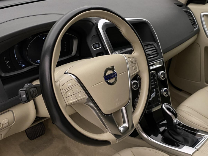 Volvo XC60 D4 AWD DYNAMIC REZERVACE 2.4 d Dynamic