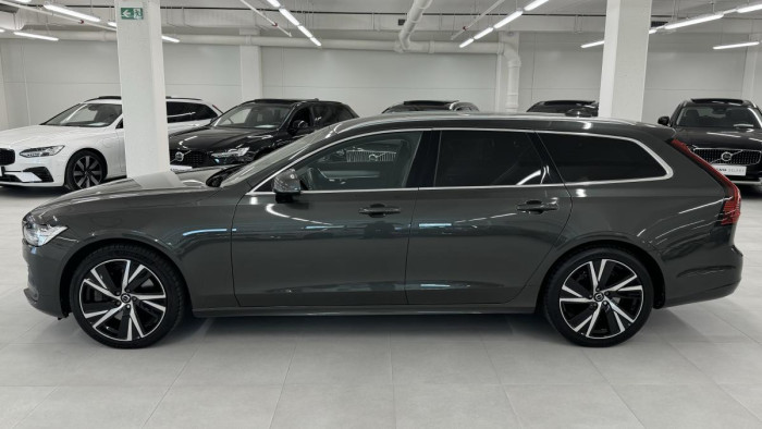 Volvo V90 B4 MOMENTUM REZERVACE 2.0 Momentum