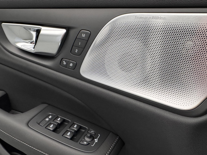 Volvo V60 T6 AWD Plug-in DARK ULTRA