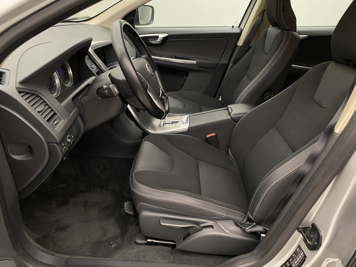 Volvo XC60 D5 AWD MOMENTUM AUT CZ 2.4 d Momentum