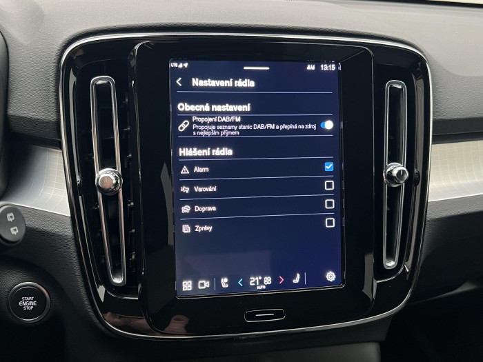 Volvo XC40 B3 PLUS DARK AUT CZ