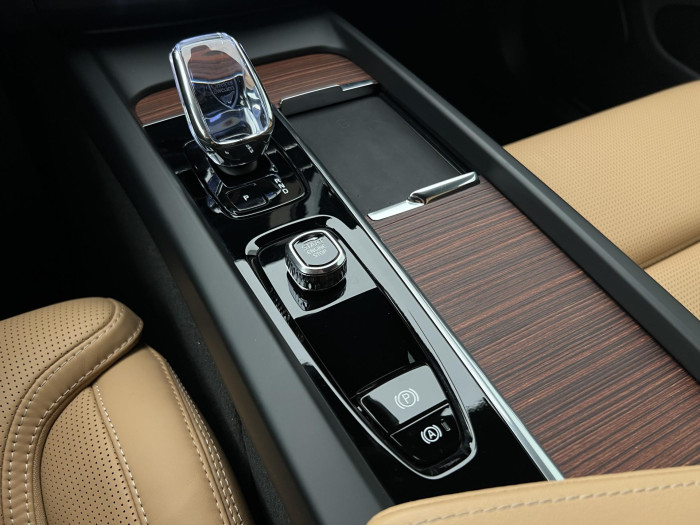 Volvo XC60 B4 AWD PLUS DARK AUT CZ