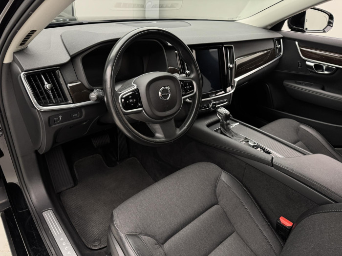 Volvo V90 T4 MOMENTUM AUT REZERVACE 2.0 Momentum