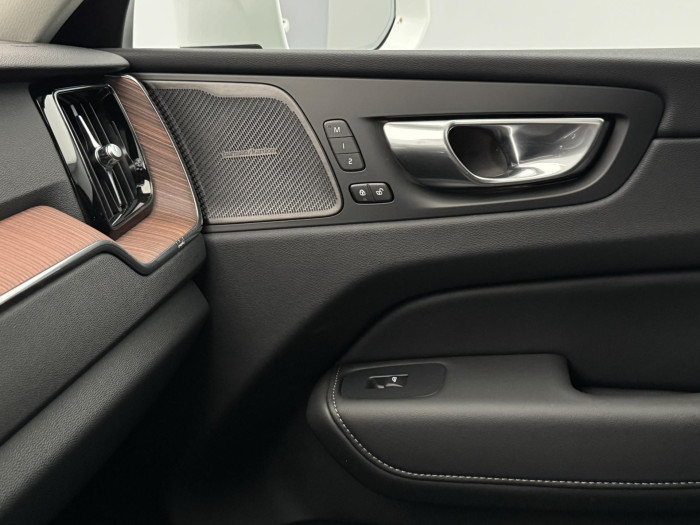 Volvo XC60 T8 AWD RECHARGE BRIGHT PLUS