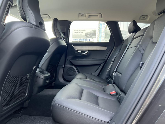 Volvo V90 CROSS COUNTRY B4 AWD Aut 1.maj
