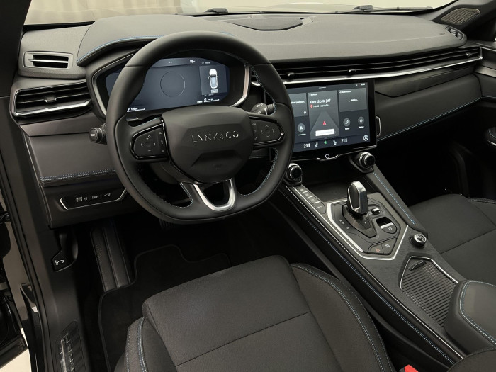 Lynk & Co 01 PHEV DCT AUT 1.maj.