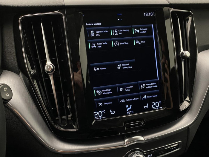 Volvo XC60 B4 MOMENTUM PRO AUT REZERVACE 2.0 Momentum
