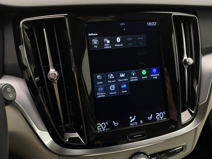 Volvo V60 D4 MOMENTUM CZ REZERVACE 2.0 d Momentum