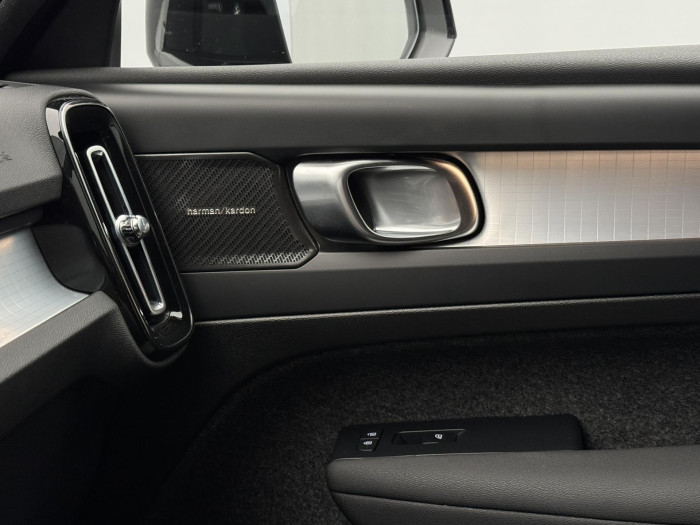 Volvo XC40 B3 PLUS DARK AUT CZ 1.maj