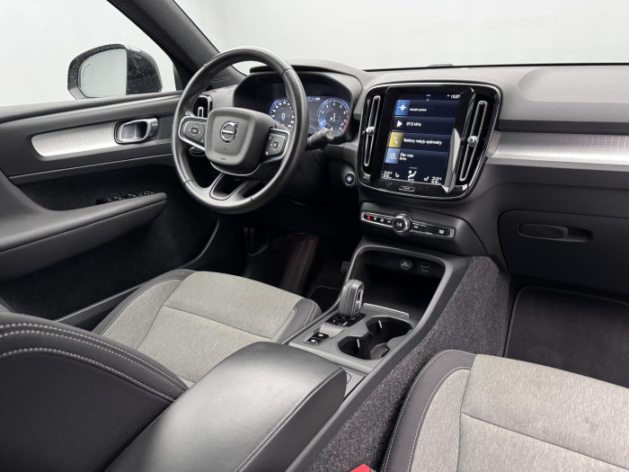 Volvo XC40 B4 MOMENTUM PRO CZ 1.maj 2.0 Momentum