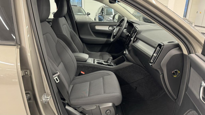 Volvo XC40 B4 AWD MOMENTUM REZERVACE 2.0 Momentum
