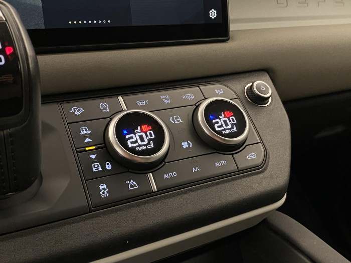 Land Rover Defender 110 D250 SE AWD AUT REZERVACE 3.0 d SE