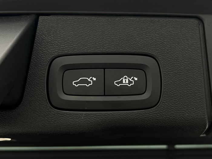 Volvo XC60 B5 AWD R-DESIGN AUT 1.maj.