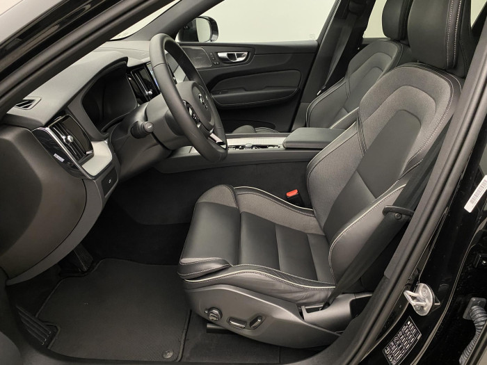 Volvo XC60 B5 AWD PLUS BLACK EDITION AUT