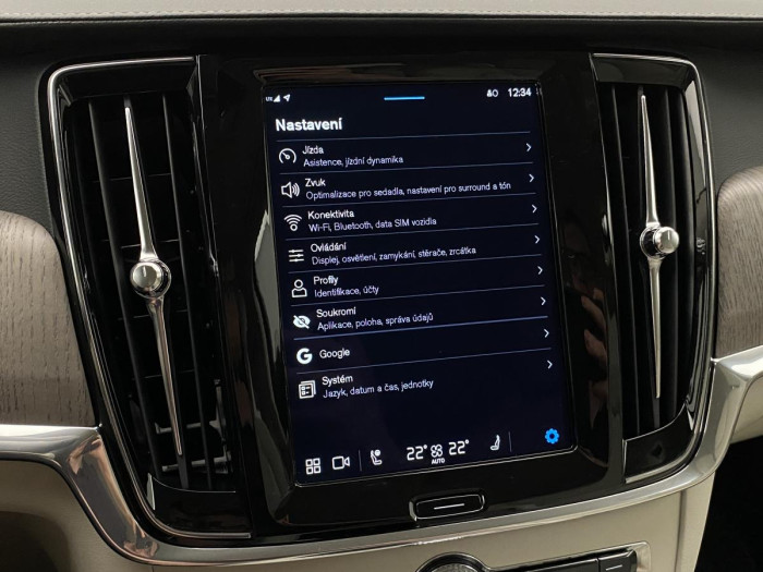 Volvo V90 CC B4 AWD PLUS AUT CZ 1.maj. 2.0 CC CC Plus