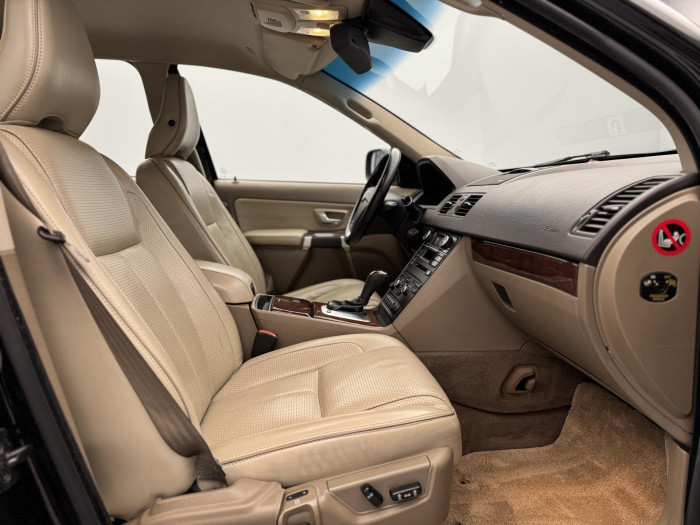 Volvo XC90 D5 AWD EXECUTIVE AUT 7 míst 2.4 d Executive