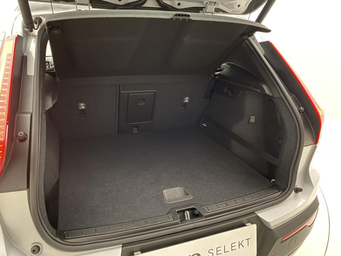 Volvo XC40 D4 AWD MOMENTUM REZERVACE 2.0 d Momentum