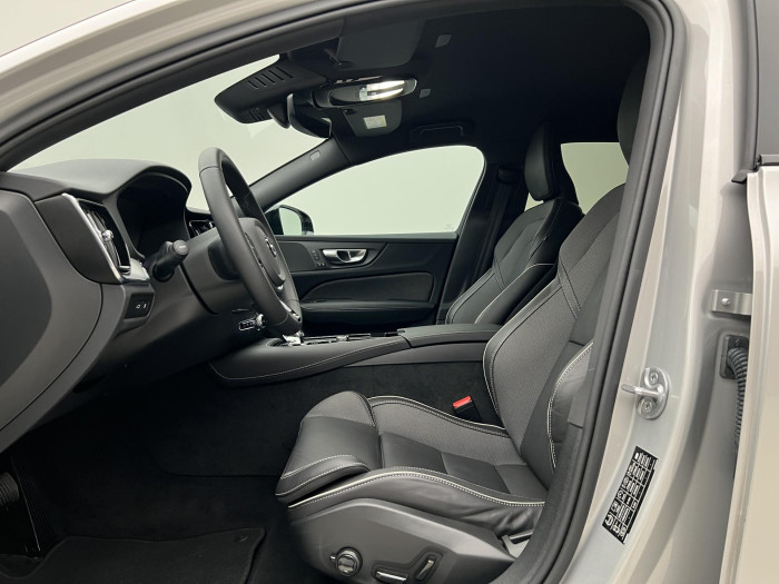 Volvo V60 T6 AWD RECHARGE PLUS DARK AUT