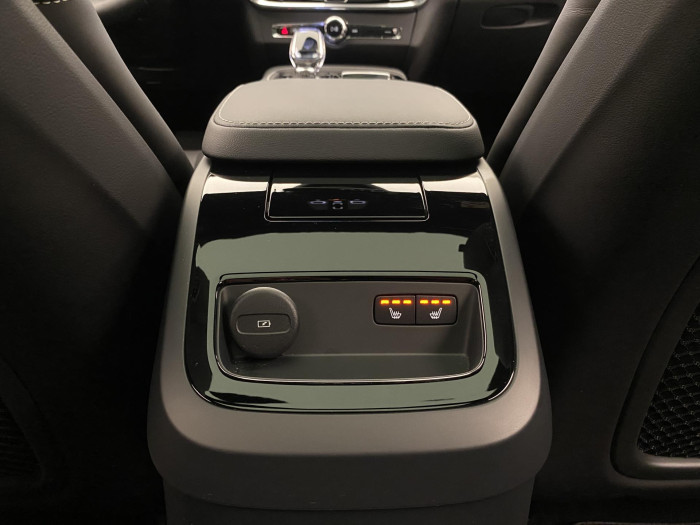 Volvo V90 T8 AWD RECHARGE REZERVACE