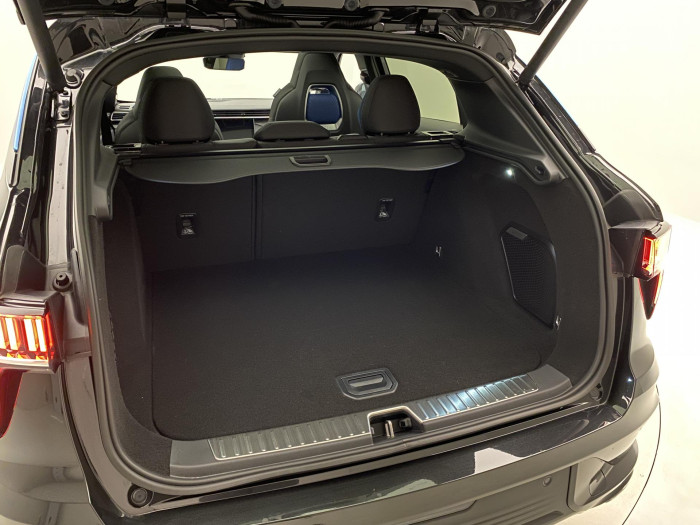 Lynk & Co 01 PHEV DCT AUT 1.maj REZERVACE