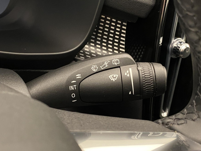 Volvo XC40 B4 AWD R-DESIGN AUT CZ