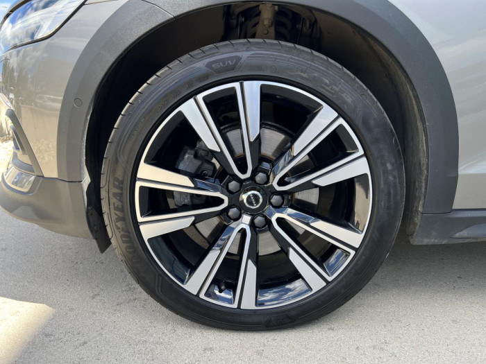 Volvo V60 CROSS COUNTRY B4 AWD Aut CZ