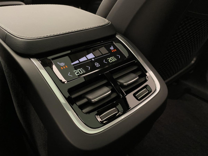 Volvo XC90 B6 AWD AUT DARK REZERVACE