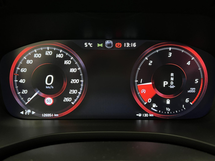 Volvo XC60 B5 AWD R-DESIGN AUT